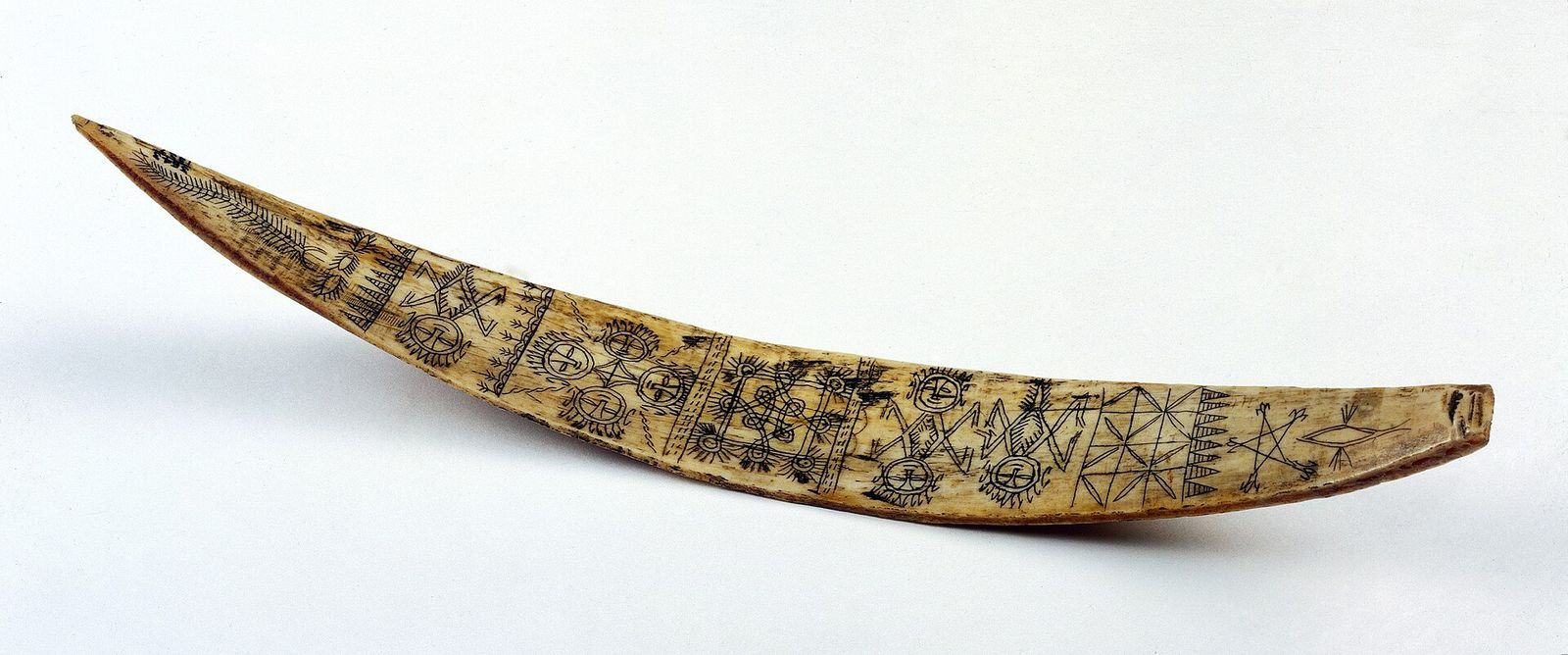 Surat-Karo-Schrift auf einer Büffelrippe