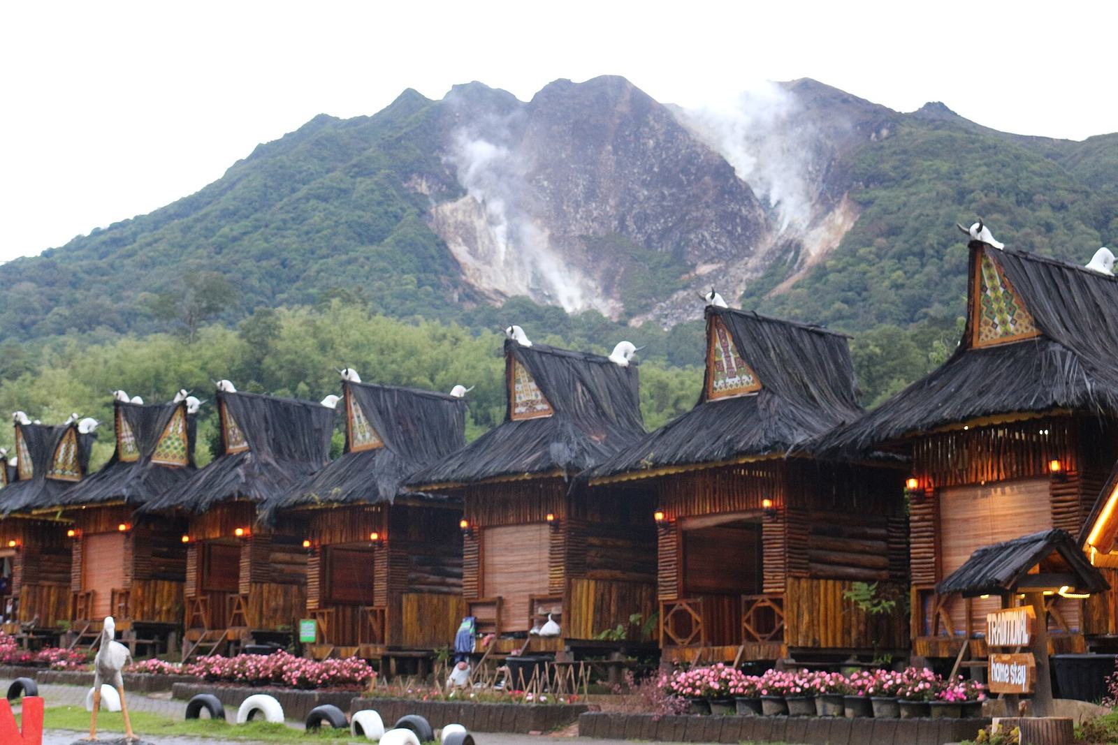 Air Panas Semangat Gunung & Lau Sidebuk-debuk